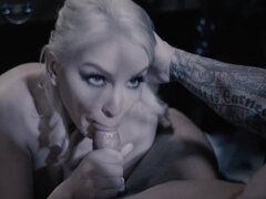 Gros seins, Blonde, Sucer une bite, Plantureuse, Tir de sperme, En levrette, Lingerie, Mère que j'aimerais baiser