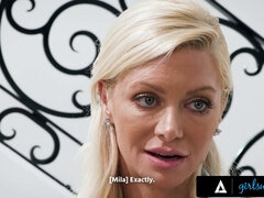 Blondine, Kitzler, Gesichtssitzen, Hardcore, Lecken, Muschi, Rasiert, Flotter dreier