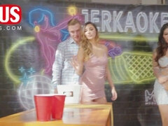 Grosser arsch, Grosse titten, Blasen, Braunhaarige, Fetisch, Spiele, Hd, Party