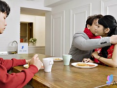 アジア人, フェラチオ, 下着, 淫乱熟女, 息子, 義母, タトゥー, オッパイの