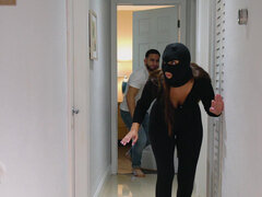 Amateur, Gros seins, Brunette brune, Attrapée, Tir de sperme, Petite amie, Hard, Masque