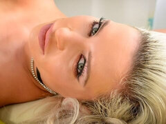 Amateur, Gros cul, Blonde, Sucer une bite, En levrette, Talons, Lingerie, Culottes ou slips