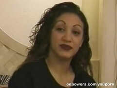 Bruinharig, Lul, Hardcore, Masturbatie, Roken, Tatoeage, Tieten likken, Webcamera