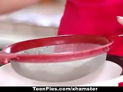 18 летние, Жопа, Большая жопа, Кончили внутрь, Хд, Голышом, Молоденькие