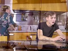 ブロンド, エロ熟女, 熟年, 淫乱熟女, ロシア人, 魅力的, ショートヘア, ストッキング