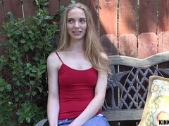 Grosser schwanz, Blasen, Familie, Handjob, Lecken, Natürlichen titten, Pov, Rasiert