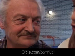 18 jaar, Pijpbeurt, Hondjeshouding, Opa, Hd, Natuurlijke tieten, Roodharige vrouw, Tiener