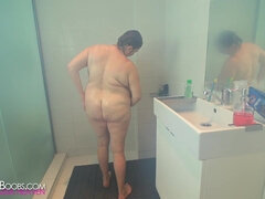 Salle de bains, Belle grosse femme bgf, Maman, Monstre, Seins naturels, Seins flasques, Solo, Nénés