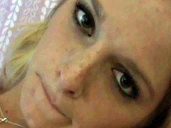 Enthousiasteling, Lieveling, Seksspeelgoed, Lesbisch, Likken, Geschoren, Softcore pornografie, Vibrator