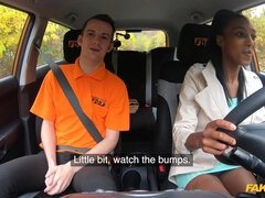 Enthousiasteling, Auto, Hondjeshouding, Jurk, Europees, Buiten, Kut duiken, Tatoeage