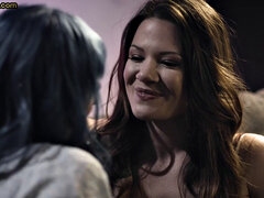 Bizarre, Lesbienne, Mère que j'aimerais baiser, Seins naturels, Petite femme, Piercing, Pov, Chatte