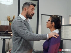 Анальный секс, Брюнетки, Доминирование, Очки, В офисе, Жесткий секс, Короткая стрижка, Юбки