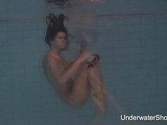 Braunhaarige, Fetisch, Nackt, Nudist, Pool, Erotischer film, Solo, Unter wasser