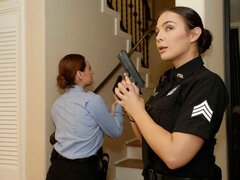 Arsch, Frau frau mann, Handjob, Polizei, Rotschopf, Jungendliche (18+), Titten, Uniform