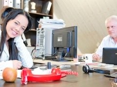 Aziatisch, Pijpbeurt, Bruinharig, Fetisj, Handbeurt, Natuurlijke tieten, Strippen, Tieten likken