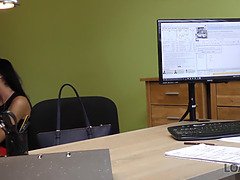 Loan4k. sweetheart está lista para sexo sucio para pagar impuestos por una foto