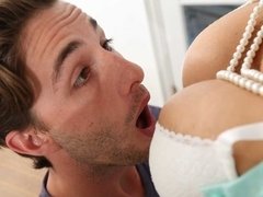 Schönheit, Grosser arsch, Blasen, Handjob, Lecken, Milf, Rasiert, Titten