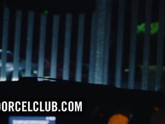 Anal, Sucer une bite, Brunette brune, Queue, 2 femmes 1 homme, Public, Nénés, Voyeur