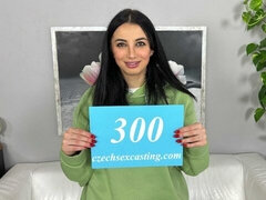 Cul, Grosse bite, Sucer une bite, Brunette brune, En levrette, Seins naturels, Chatte, Adolescente