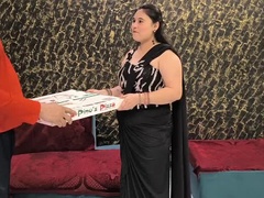 Indian BBW Fucks Pizza Delivery Guy For Free Pizza - Amateur Desi Couple Doggy Style