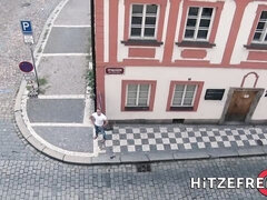 Sucer une bite, Brunette brune, En levrette, Tatouage, Adolescente, Nénés