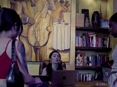 Asiatique, Gros seins, Noire, Plantureuse, Lesbienne, Massage, Douche, Plan cul à trois
