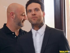 Блондинки, Измена, Сперма на лице, Затыкание рта, Лизание, Натуральные сиськи, Пирсинг, Сиськи