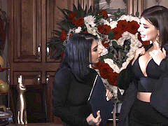 In den arsch, Arsch, Blasen, Vollbusig, Emotionale dirne, Grufti, Muschi, Tätowierung