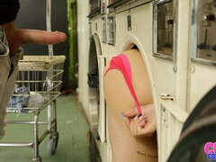 Blasen, Braunhaarige, Hundestellung, Handjob, Höschen, Öffentlich, Jungendliche (18+), Titten