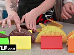 Blondine, Blasen, Prominente, Spermaladung, Handjob, Hardcore, Milf, Schlampe