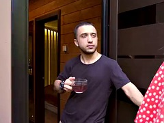 Grote lul, Pijpbeurt, Likken, Rijpe lesbienne, Roodharige vrouw, Saunazaal, Zuigen, Tieten likken