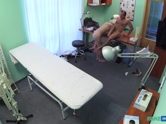 Amateur, Blonde, En levrette, Infirmière, Chatte, Tatouage, Uniforme, Voyeur