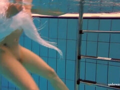デカパイ, 下着, プール, オマンコ, ロシア人, シャワー, 一人, ティーン