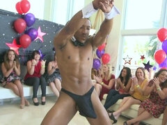 Большие сиськи, Одетые девушки голые парни, Танцы, Группа, Секс без цензуры, Хд, Милф, Вечеринка