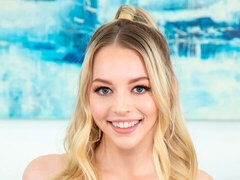 Sweetheart Hottie Lily Larimar Getting Wild LIVE