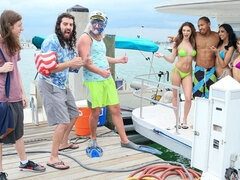 デカ尻, ビキニ, ブロンド, フェラチオ, バック, 手コキする, アウトドア, ティーン