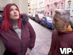 Gorda, Tetas grandes, Cornudo, Dinero, Pelirrojo, Medias largas, Tatuaje