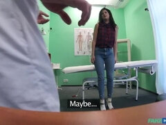 Sucer une bite, Brunette brune, Couple, En levrette, Masturbation, Infirmière, Pov, Timide