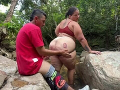 Tetas grandes, Mamada, Fetiche, Enorme, Tetas naturales, Al aire libre, Tetas, Mojado