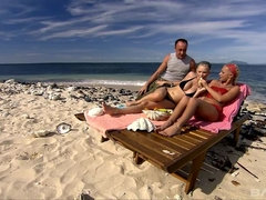 Anal, Playa, Rubia, Corridas, Corridas faciales, Al aire libre, Perforación, Trio