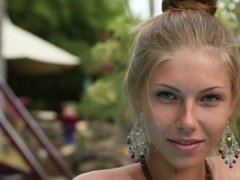 Rubia, Natural, Tetas naturales, Al aire libre, Piscina, Estrella porno, Ruso, Adolescente