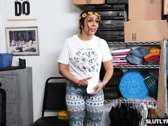 Sucer une bite, Brunette brune, Plantureuse, Gorge profonde, Seins naturels, Chatte, Chevaucher, Adolescente