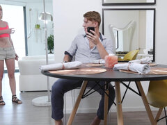 Cul, Preservatif, En levrette, Faciale, Branler, Seins naturels, Petite femme, Adolescente