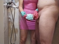 Enthousiasteling, Badkamer, Naakte man aangeklede vrouw, Dominante vrouw, Handbeurt, Masseren, Meesteres, Douche