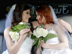 Gros cul, Poupée, Lesbienne, Léchez, Masturbation, Rousse roux, Jarretelles, Jouets