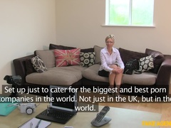 Leie, In den arsch, Blondine, Hundestellung, Fingern, Handjob, Muschi, Hintern versohlen