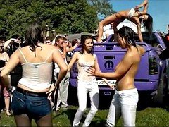 Exhib, Public, Nénés