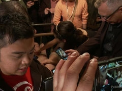 Kont, Gebondenheid, Extreem, Vrouw, Vernedering, Openbaar, Ruw, Bekijker