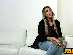 Culo grande, Morena, Corridas, Alemán, Tatuaje