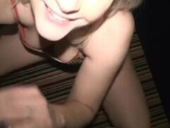 Leie, Blondine, Blasen, Selbstgemacht, Piercing, Pov, Öffentlich, Dürr